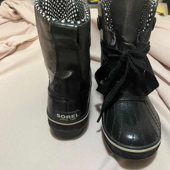 Sorrel Waterproof Rain Boots with Pockadot lining - Picture 2 of 4